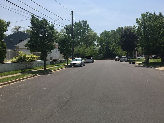 Exterior Neighborhood (street photo)