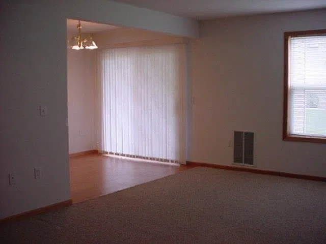 2 bed, 1.0 bath, 1000 sqft, $1,300 — Photo 3