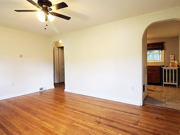 3rd image of 215 Hunt Dr