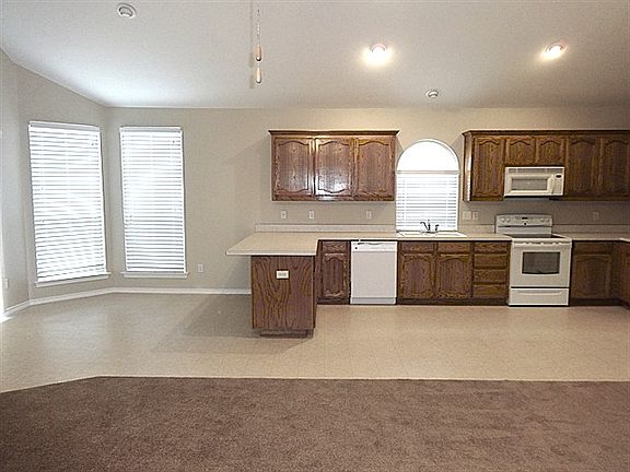 3rd image of 12701 Hannahsville Ln