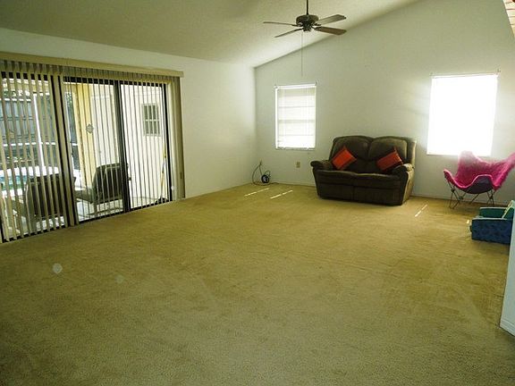 3rd image of 10486 Via Del Sol