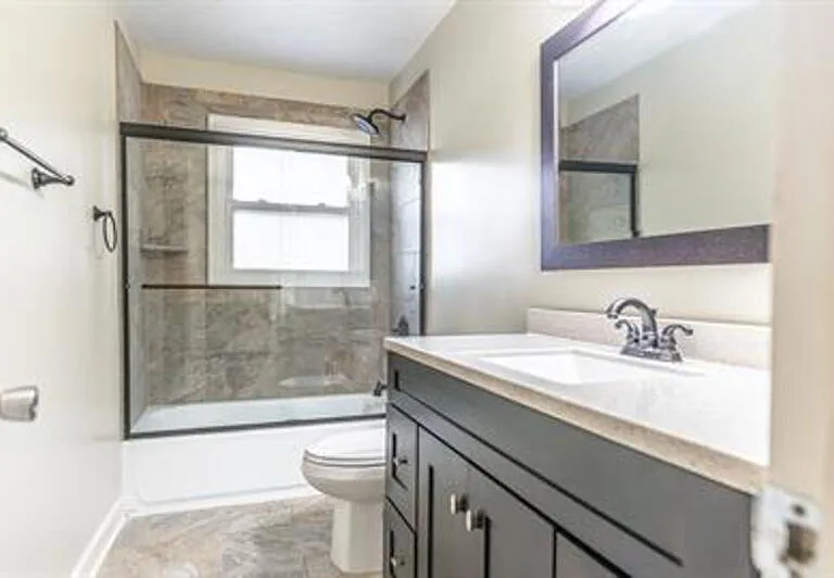 205 N Glover St — Photo 26
