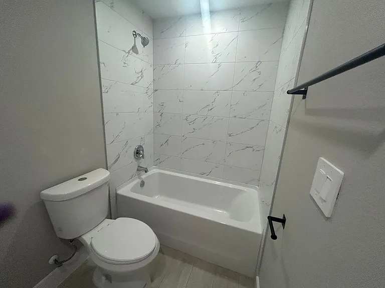 2524 NE 1st Pl — Photo 12