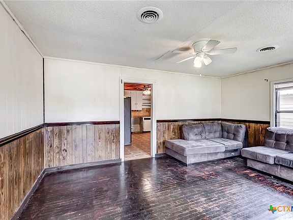4th image of 104 E Reagan Ave