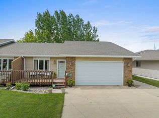 1251 34th Ave SW, Minot, ND 58701