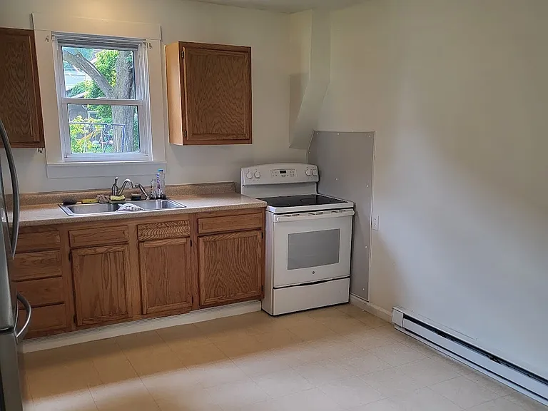 138 Caroline Ave — Photo 16