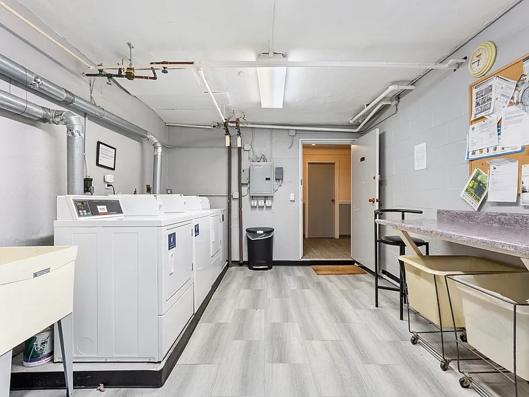 425 S Huntington Ave #6 — Photo 15