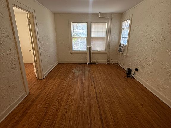 3rd image of 904 S 17th St APT B4
