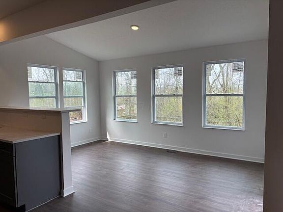 4th image of 185 Black Oak Ave