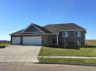 2601 20th St NW, Minot, ND 58703