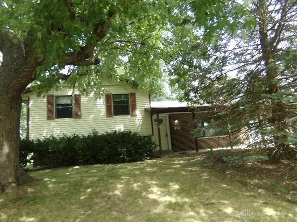 1034 Heathwood Dr, Englewood, OH 45322