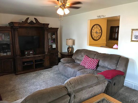 2nd image of 1621 Horseshoe Dr