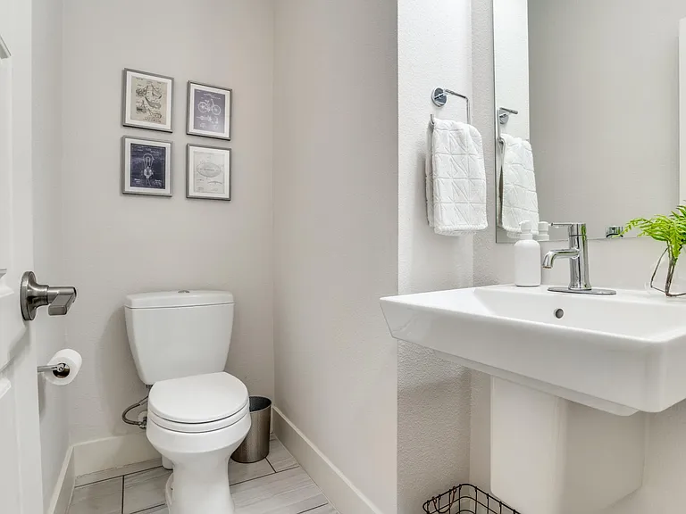 2452 Thatcher Dr — Photo 24