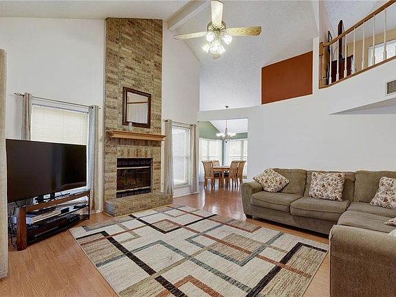 4th image of 2601 N Walker Dr