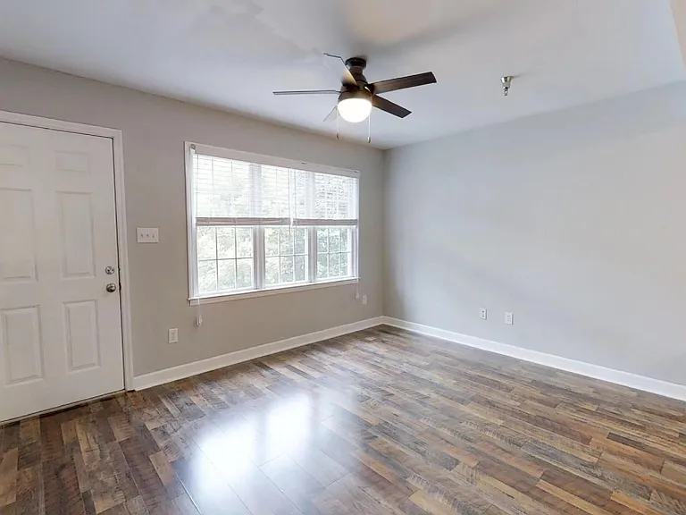 1555 W King St — Photo 42