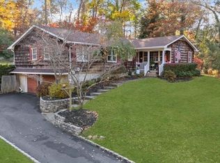 4 Tween Ct, Saint James, NY 11780
