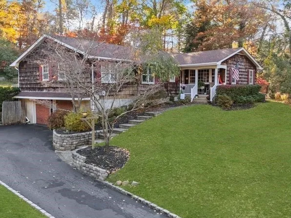 4 Tween Court, Saint James, NY 11780