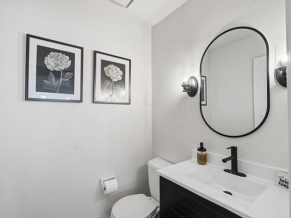 5th image of 1601 Crowfoot Cir N