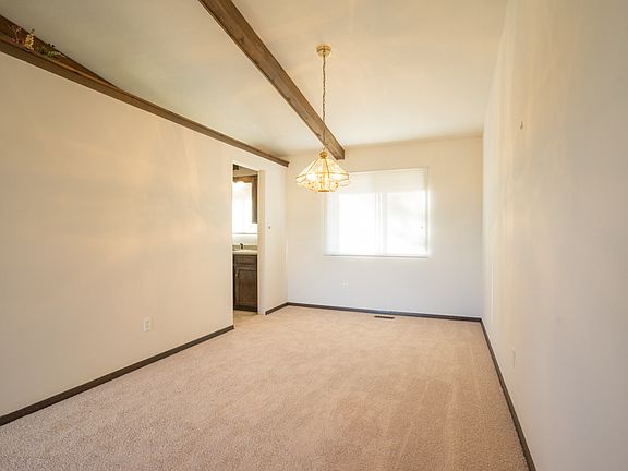 Great dining room space 