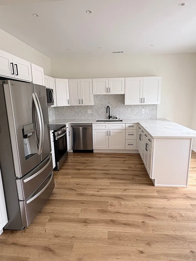 3250 Lorain — Photo 4