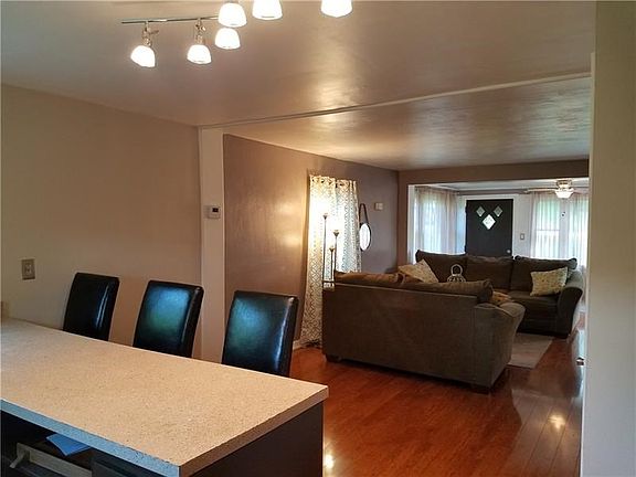 3rd image of 400 Cedar St