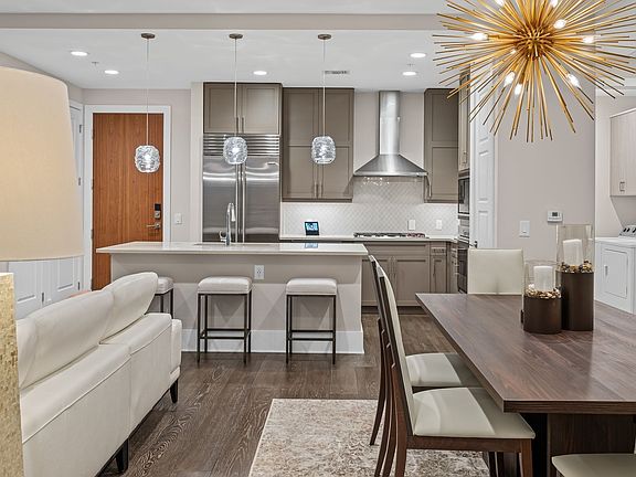 4th image of 20 Rutledge St #606