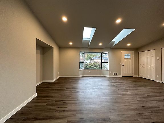 entry/living room