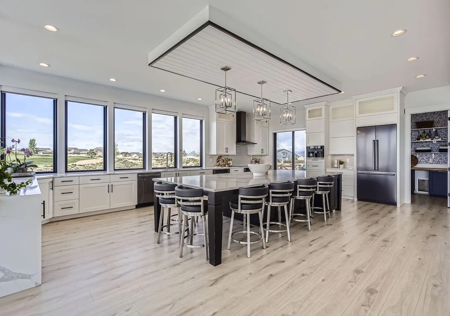 Luxury Golf Course Estate with Panoramic Mountain Views — Photo 1