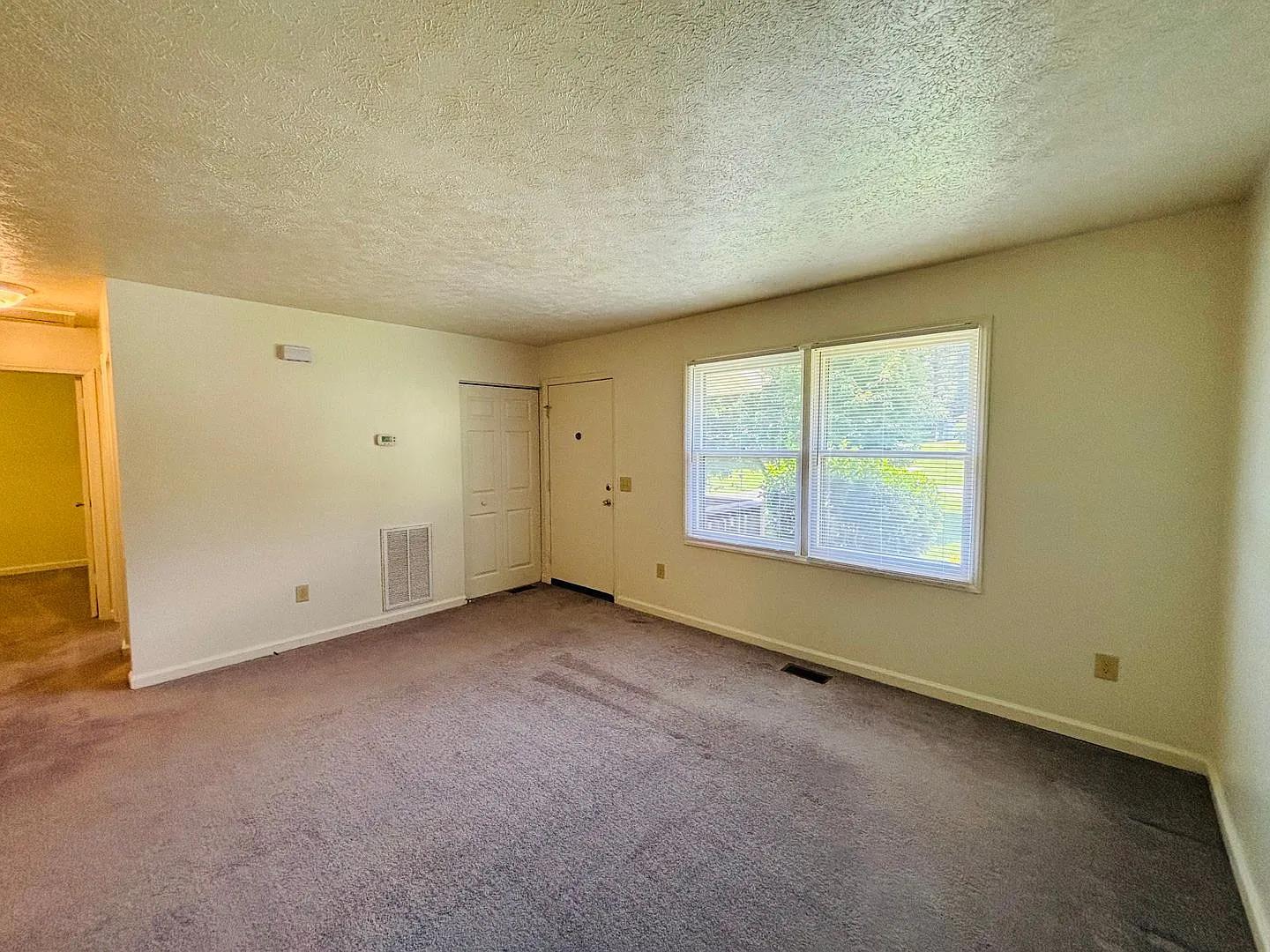 1075PH - 1170 Brown St.- M — Photo 3