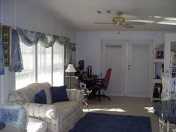 4th image of 422 Seawane Cir