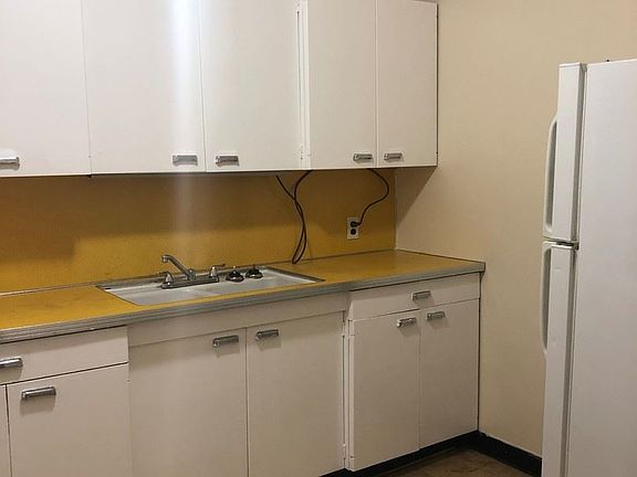 5th image of 515 Girard Blvd SE APT D