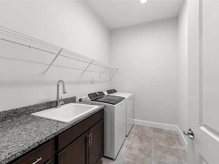 5418 Empire Dr — Photo 9