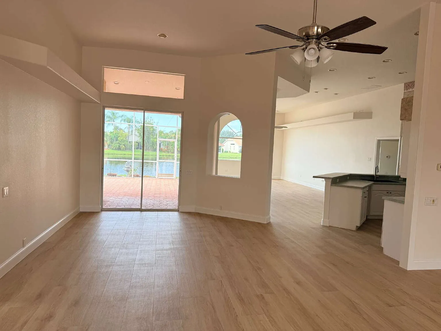 3 bed, 2.0 bath, 2754 sqft, $3,450 — Photo 2