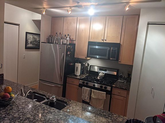 3rd image of 600 W Drummond Pl APT 302