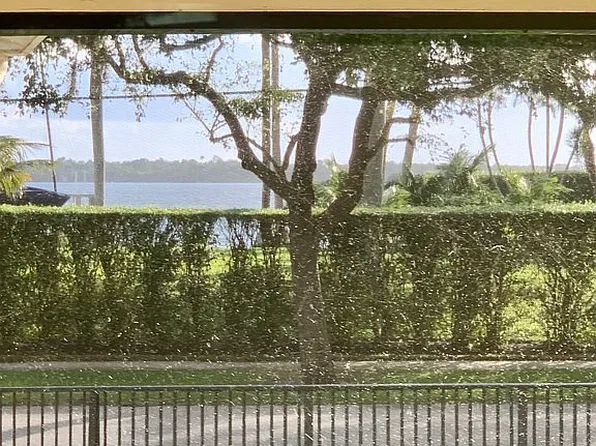 100 Dory Rd S, North Palm Beach, FL 33408