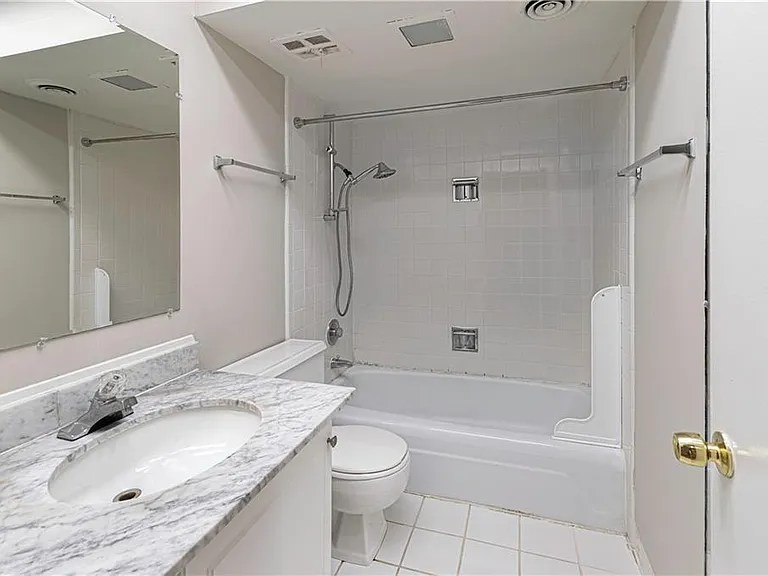 3071 Colonial Way #E — Photo 14