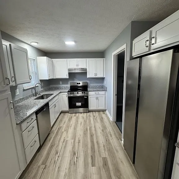 28 Apple Ln — Photo 1