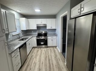 28 Apple Ln, Cincinnati, OH 45255