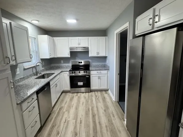 28 Apple Ln, Cincinnati, OH 45255