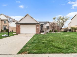 52381 Creek Ln, Chesterfield, MI 48047