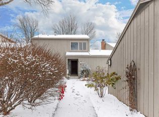 2136 Overlook Ct, Ann Arbor, MI 48103