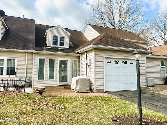 2nd image of 414 Wyndham Ct