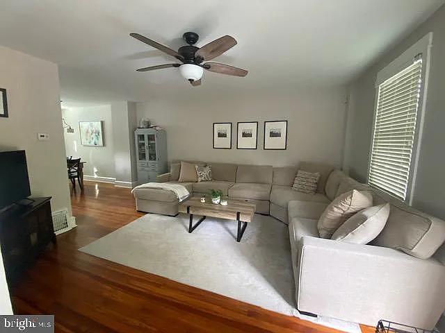 3 bed, 1516 sqft, $2,700 — Photo 2