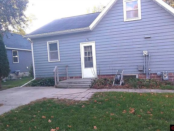 2nd image of 212 Burnside St SE