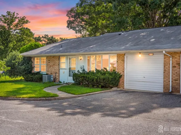 106 Buckingham Dr #B, Manchester Township, NJ 08759