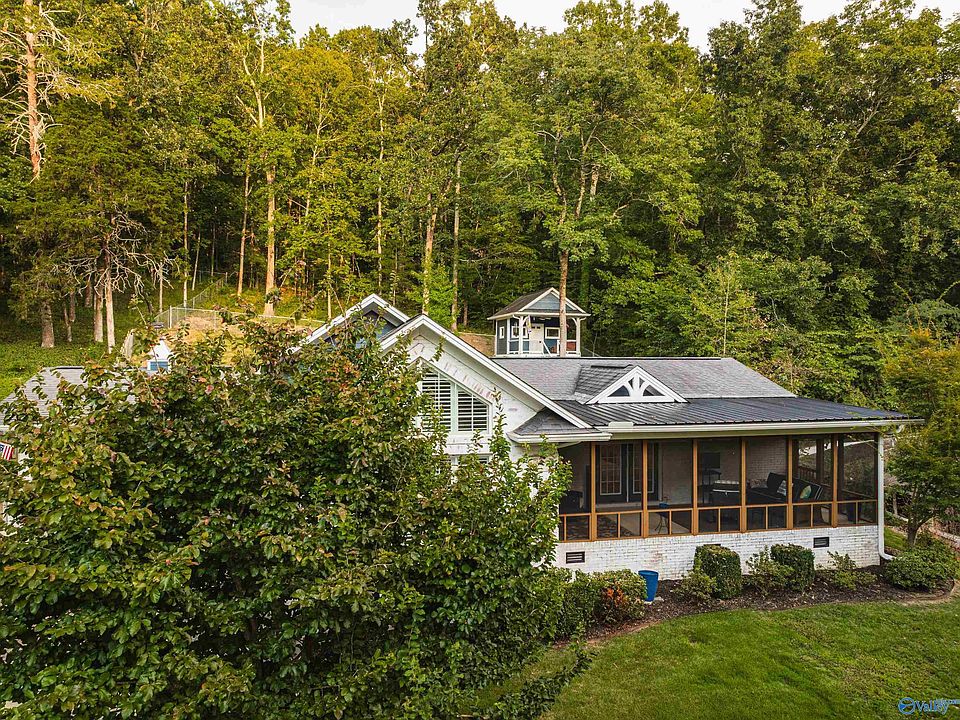 1st image of 1829 Forest Dr