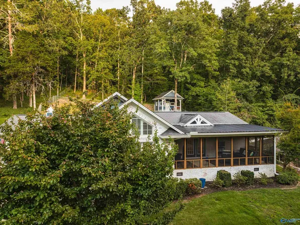 1829 Forest Dr, Guntersville, AL 35976