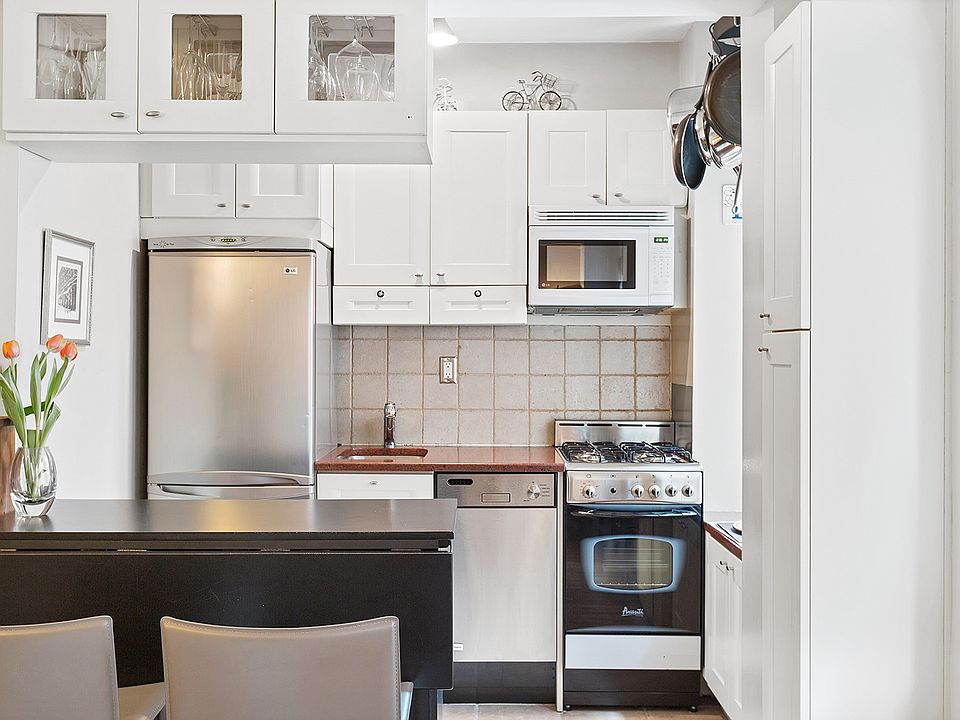 2nd image of 304 W 75th St