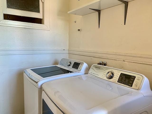 1st image of 236 N Kenmore Ave #1/2