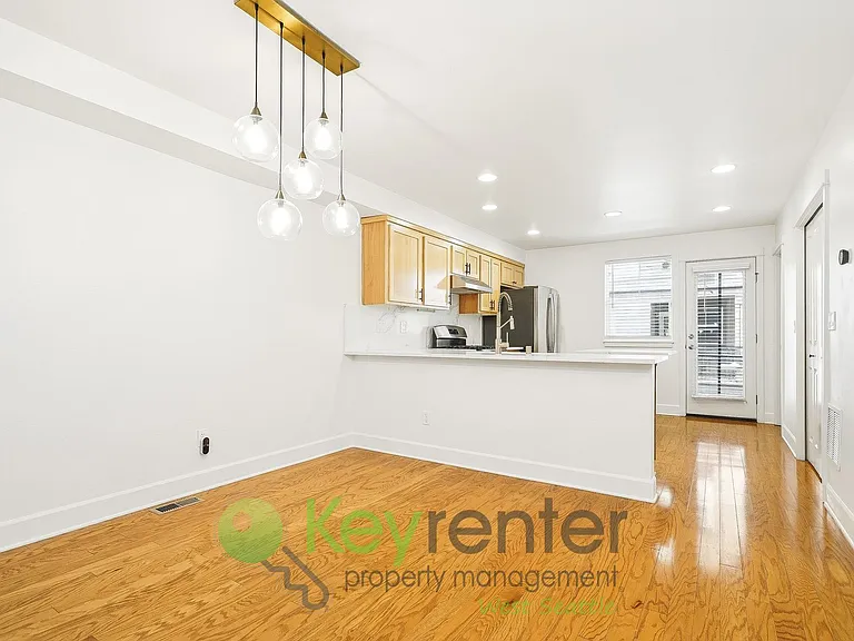 2634 SW Myrtle St — Photo 14